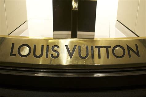 louis vuitton inscription.